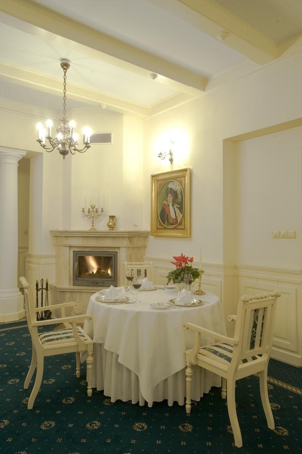 Hotel "Zajazd Napoleonski" Varsovia Exterior foto