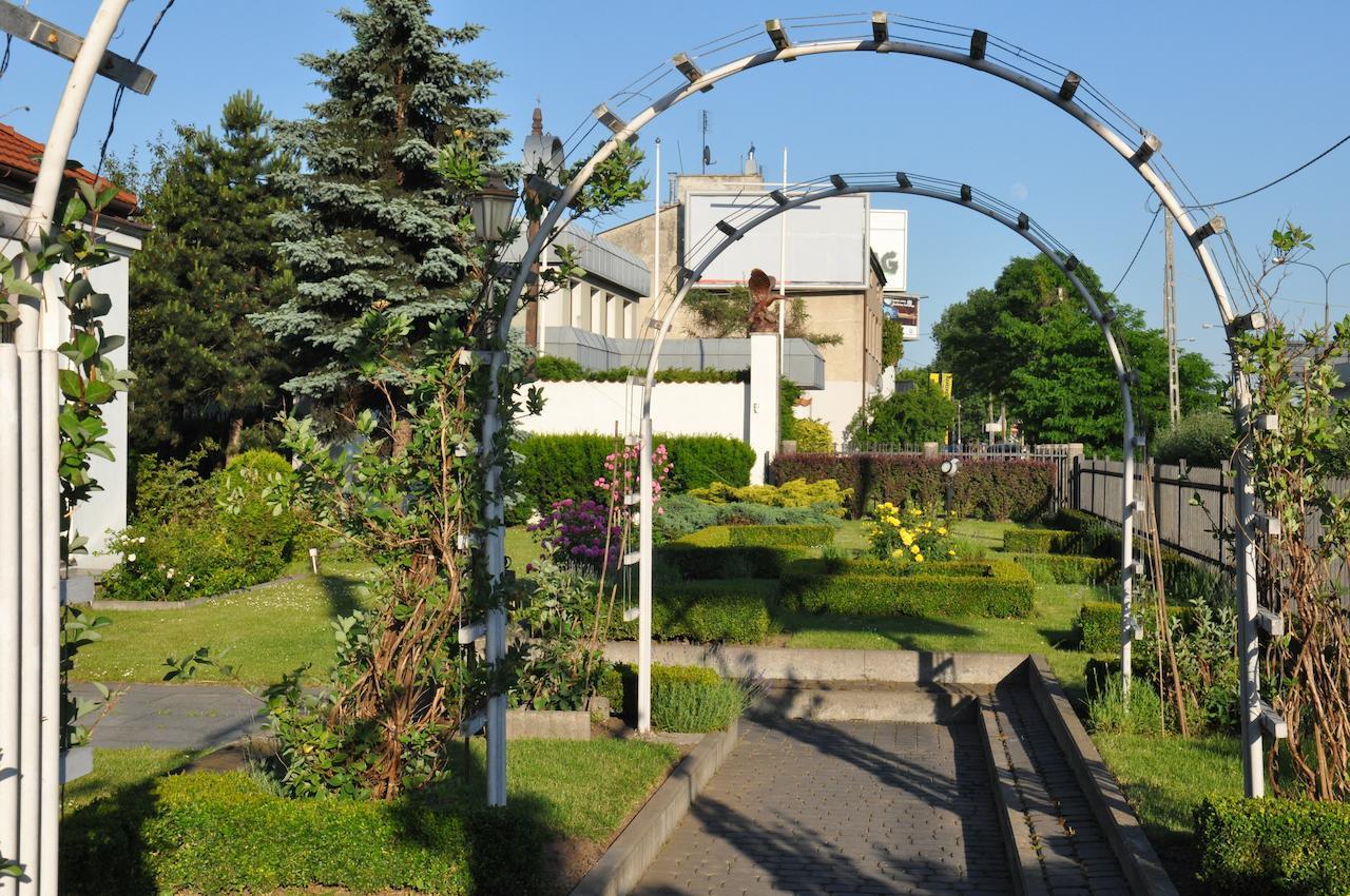 Hotel "Zajazd Napoleonski" Varsovia Exterior foto