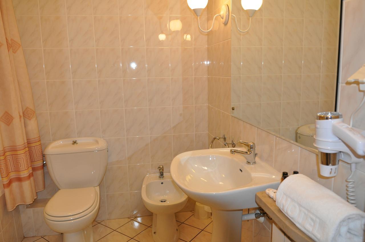 Hotel "Zajazd Napoleonski" Varsovia Habitación foto